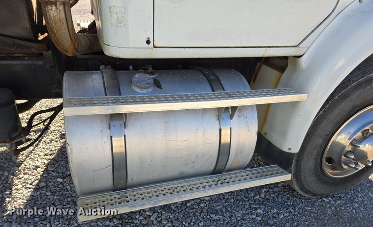 image for item DX1609 1999 International 8100 fertilizer delivery truck