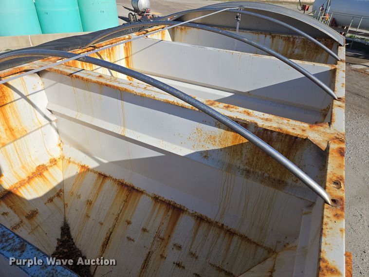 image for item DX1609 1999 International 8100 fertilizer delivery truck