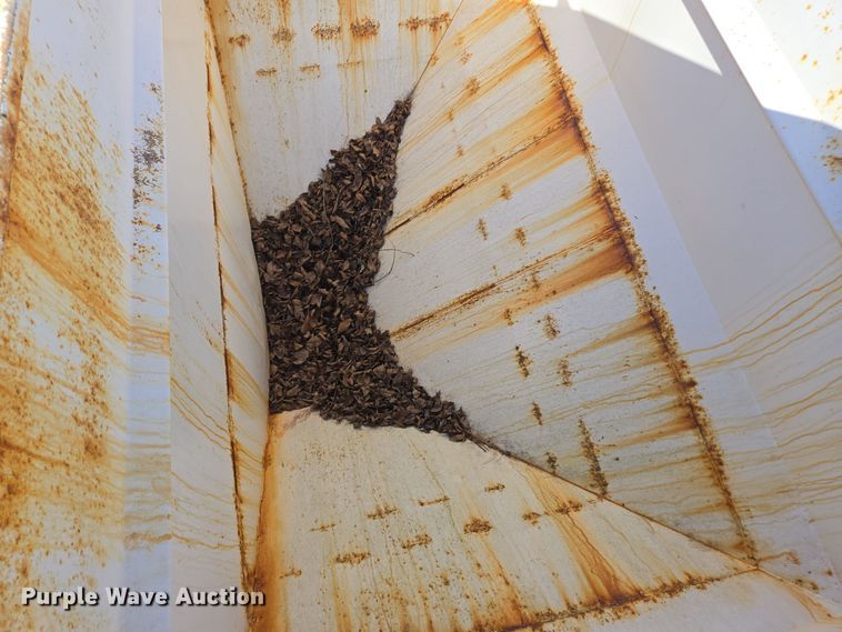 image for item DX1609 1999 International 8100 fertilizer delivery truck