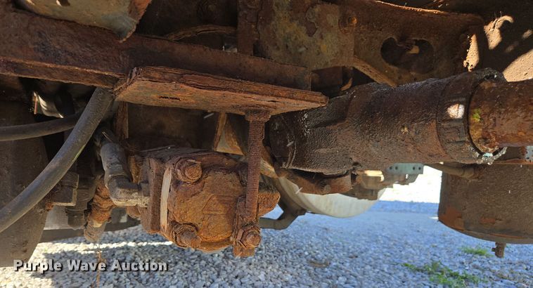 image for item DX1609 1999 International 8100 fertilizer delivery truck