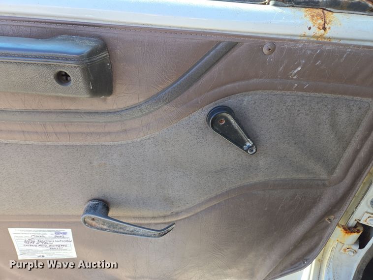 image for item DX1609 1999 International 8100 fertilizer delivery truck