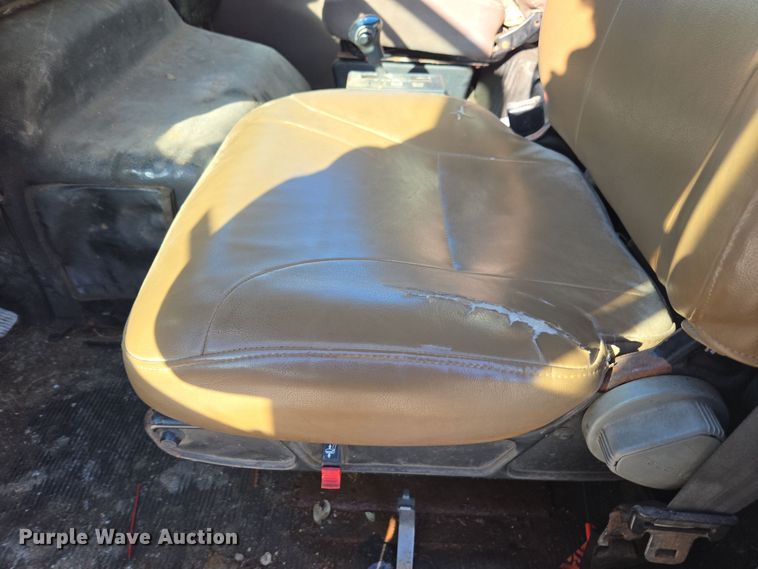 image for item DX1609 1999 International 8100 fertilizer delivery truck