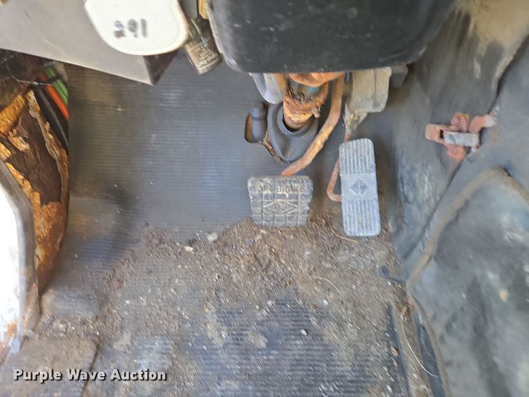 image for item DX1609 1999 International 8100 fertilizer delivery truck