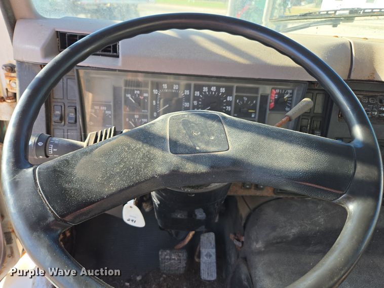 image for item DX1609 1999 International 8100 fertilizer delivery truck