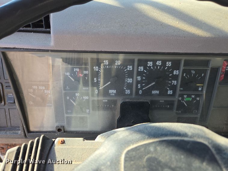 image for item DX1609 1999 International 8100 fertilizer delivery truck