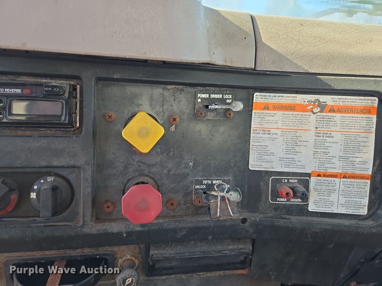 image for item DX1609 1999 International 8100 fertilizer delivery truck