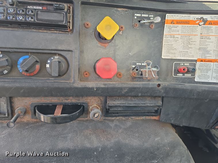 image for item DX1609 1999 International 8100 fertilizer delivery truck