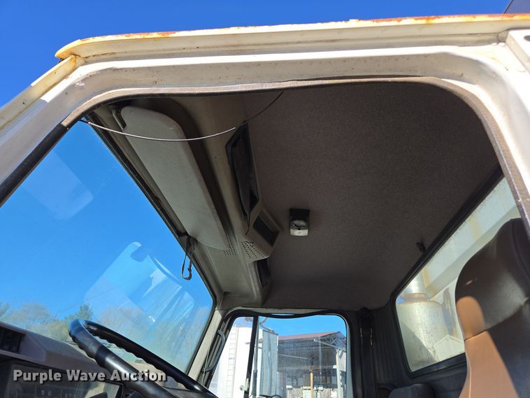 image for item DX1609 1999 International 8100 fertilizer delivery truck