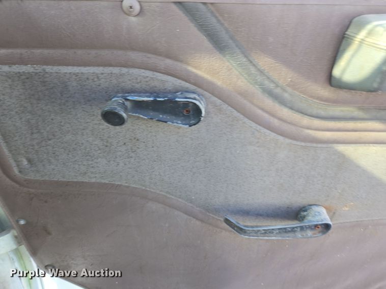 image for item DX1609 1999 International 8100 fertilizer delivery truck