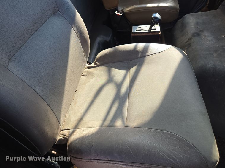 image for item DX1609 1999 International 8100 fertilizer delivery truck