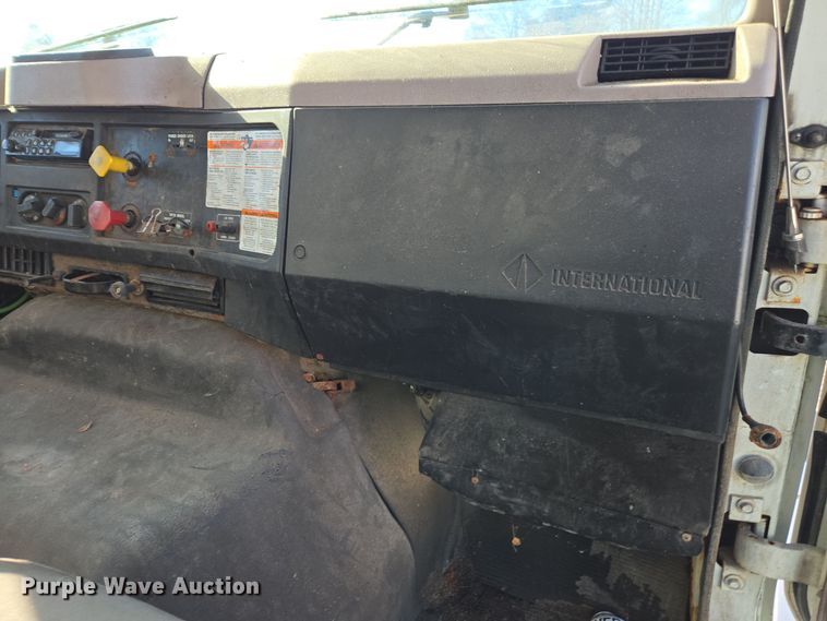 image for item DX1609 1999 International 8100 fertilizer delivery truck