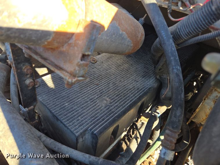 image for item DX1609 1999 International 8100 fertilizer delivery truck