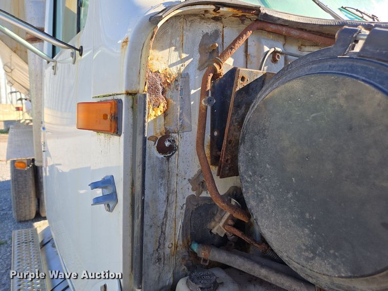 image for item DX1609 1999 International 8100 fertilizer delivery truck