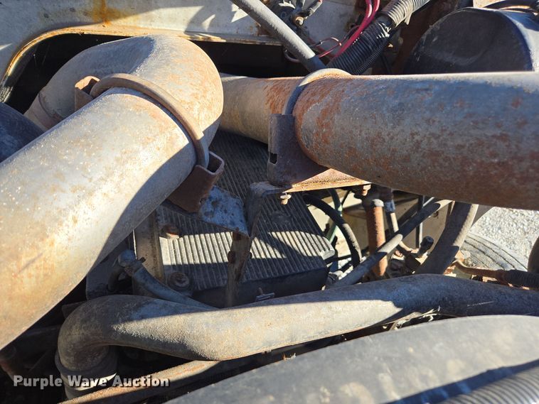 image for item DX1609 1999 International 8100 fertilizer delivery truck