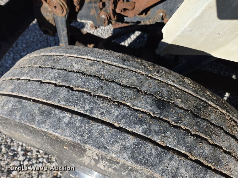 image for item DX1609 1999 International 8100 fertilizer delivery truck