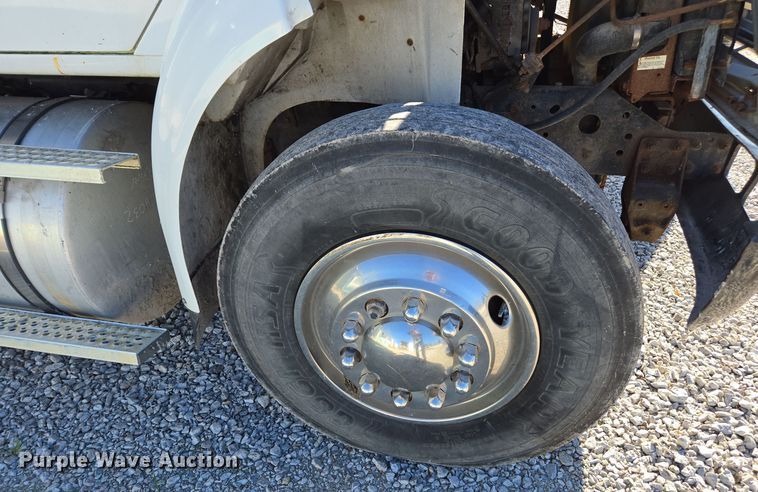 image for item DX1609 1999 International 8100 fertilizer delivery truck