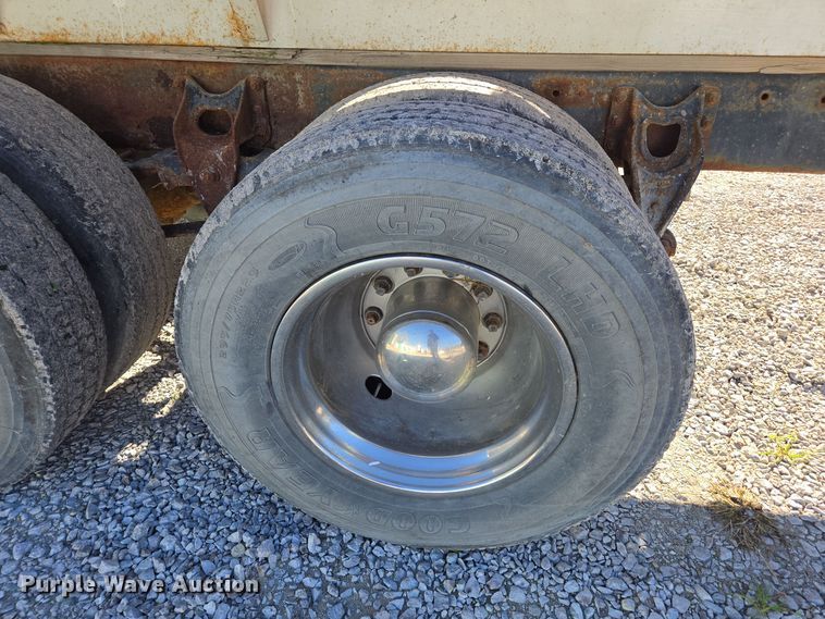 image for item DX1609 1999 International 8100 fertilizer delivery truck