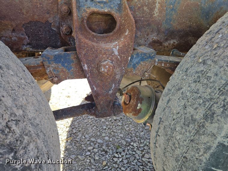 image for item DX1609 1999 International 8100 fertilizer delivery truck