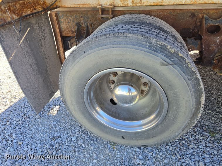 image for item DX1609 1999 International 8100 fertilizer delivery truck