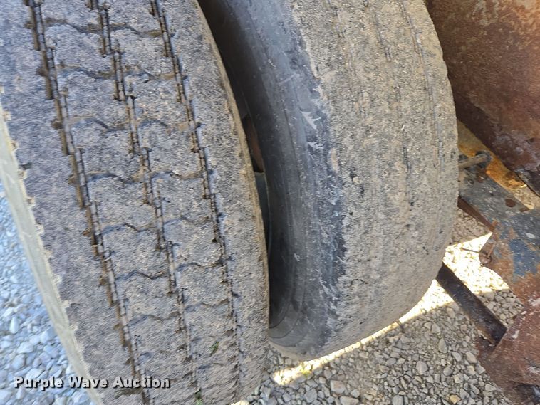 image for item DX1609 1999 International 8100 fertilizer delivery truck