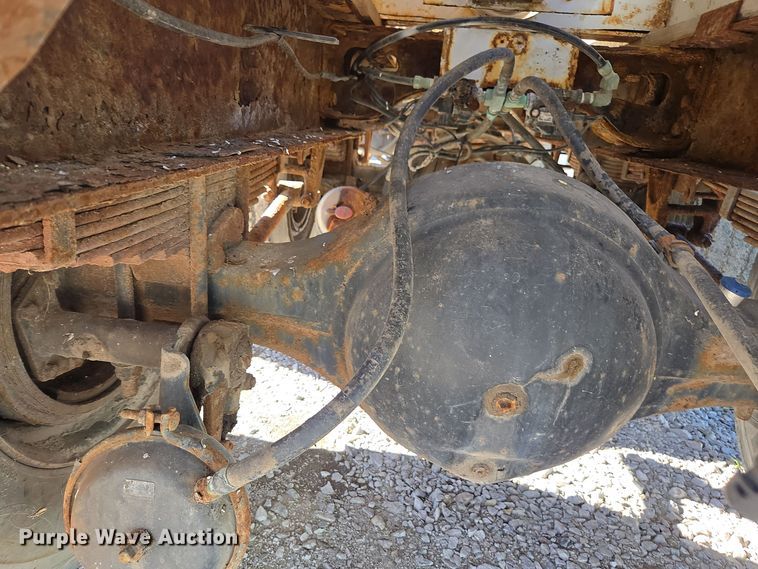 image for item DX1609 1999 International 8100 fertilizer delivery truck