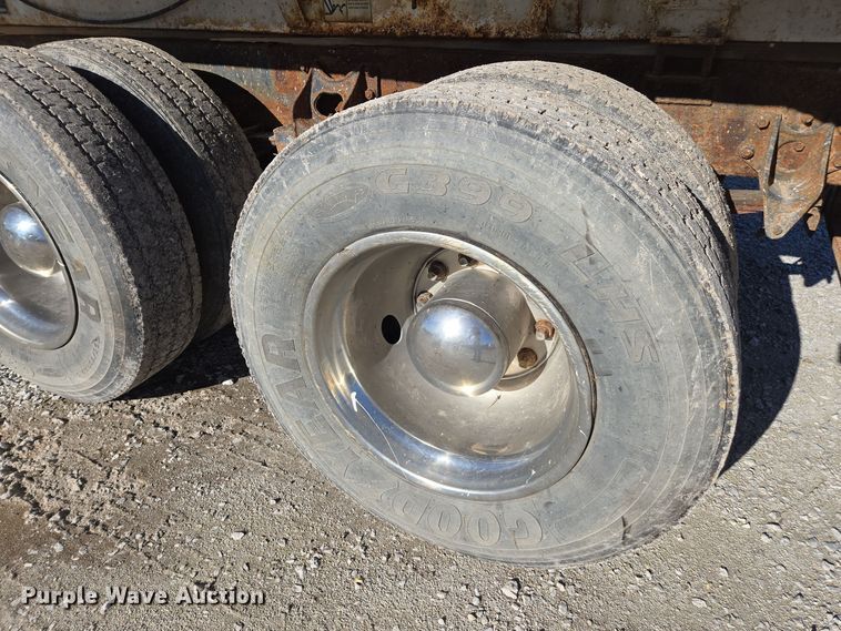 image for item DX1609 1999 International 8100 fertilizer delivery truck