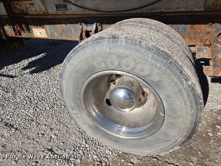 image for item DX1609 1999 International 8100 fertilizer delivery truck