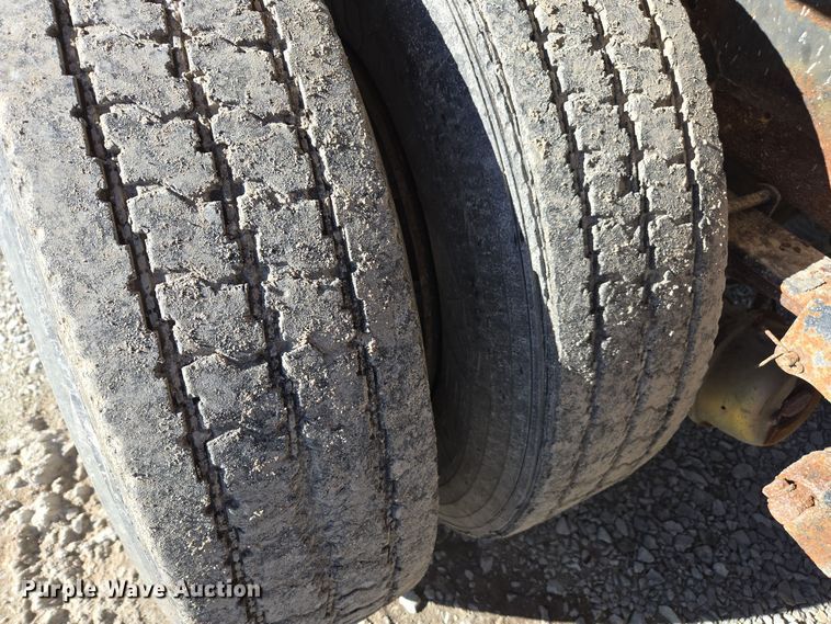 image for item DX1609 1999 International 8100 fertilizer delivery truck