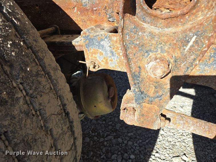 image for item DX1609 1999 International 8100 fertilizer delivery truck