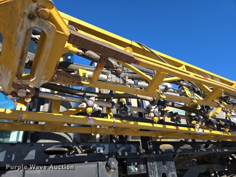 image for item DX1610 2012 AGCO Rogator RG1300  sprayer