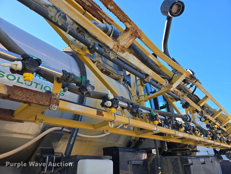 image for item DX1610 2012 AGCO Rogator RG1300  sprayer