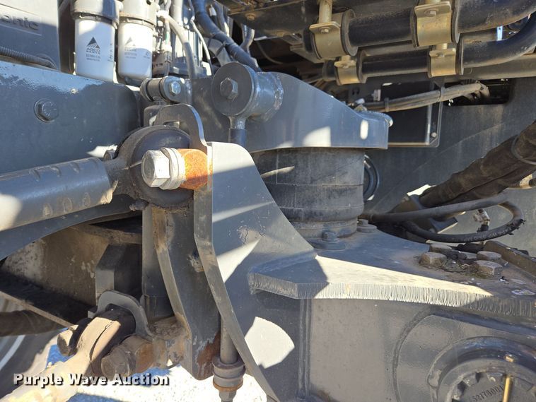 image for item DX1610 2012 AGCO Rogator RG1300  sprayer