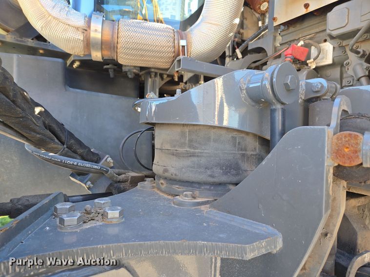 image for item DX1610 2012 AGCO Rogator RG1300  sprayer