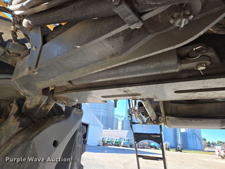 image for item DX1610 2012 AGCO Rogator RG1300  sprayer