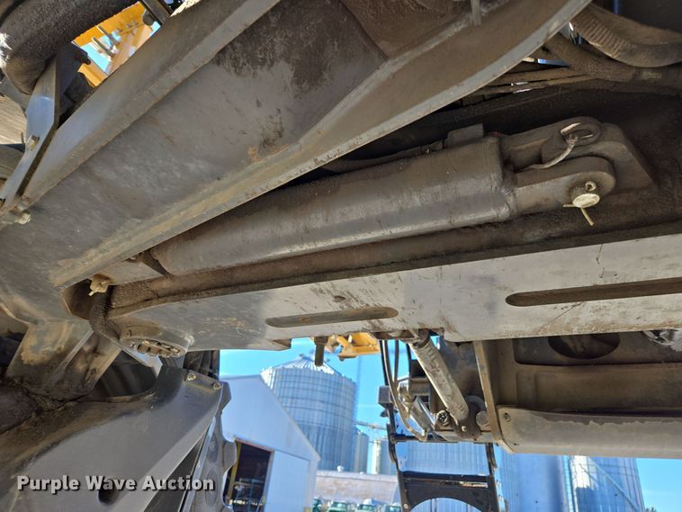 image for item DX1610 2012 AGCO Rogator RG1300  sprayer