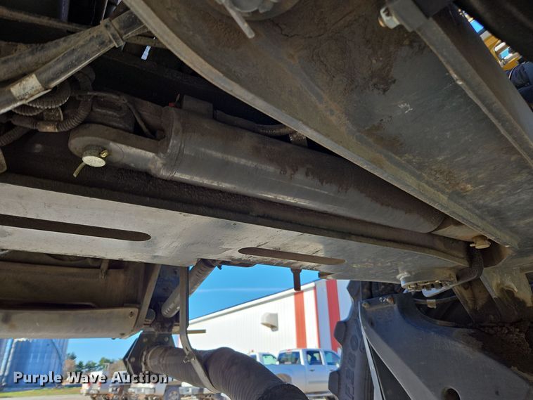 image for item DX1610 2012 AGCO Rogator RG1300  sprayer