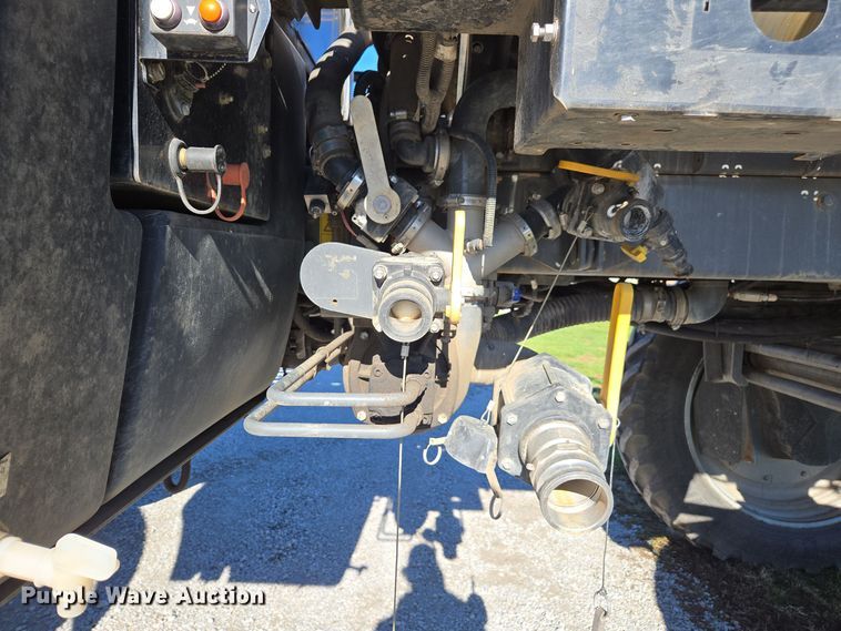 image for item DX1610 2012 AGCO Rogator RG1300  sprayer