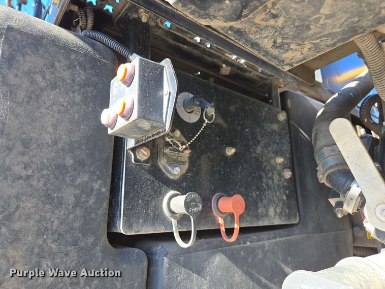 image for item DX1610 2012 AGCO Rogator RG1300  sprayer