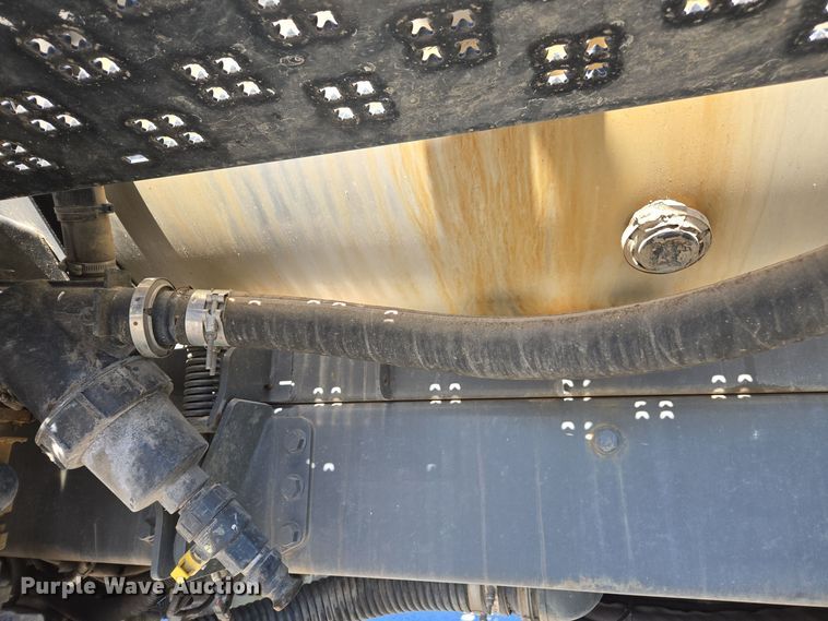 image for item DX1610 2012 AGCO Rogator RG1300  sprayer