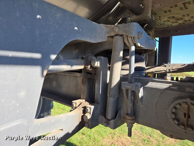 image for item DX1610 2012 AGCO Rogator RG1300  sprayer