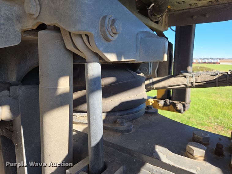 image for item DX1610 2012 AGCO Rogator RG1300  sprayer