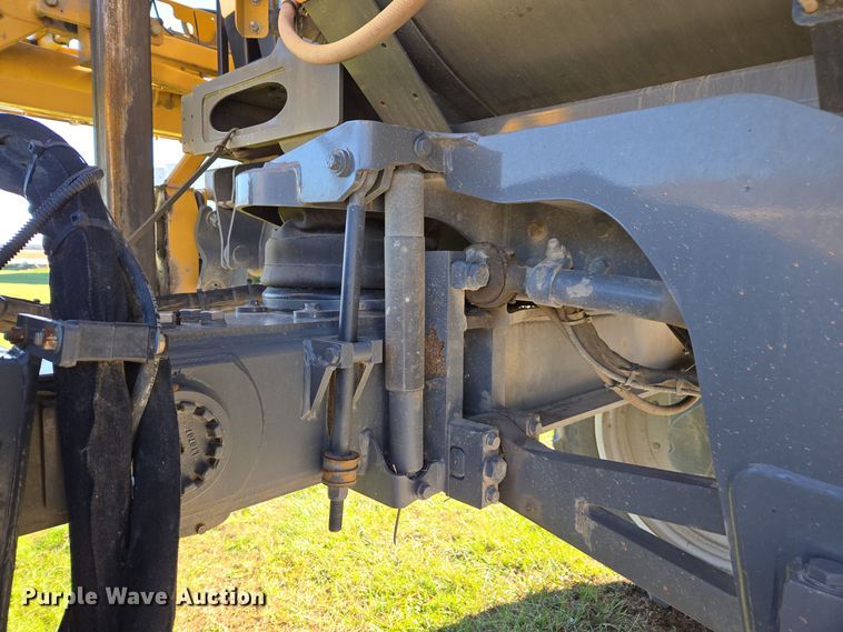 image for item DX1610 2012 AGCO Rogator RG1300  sprayer