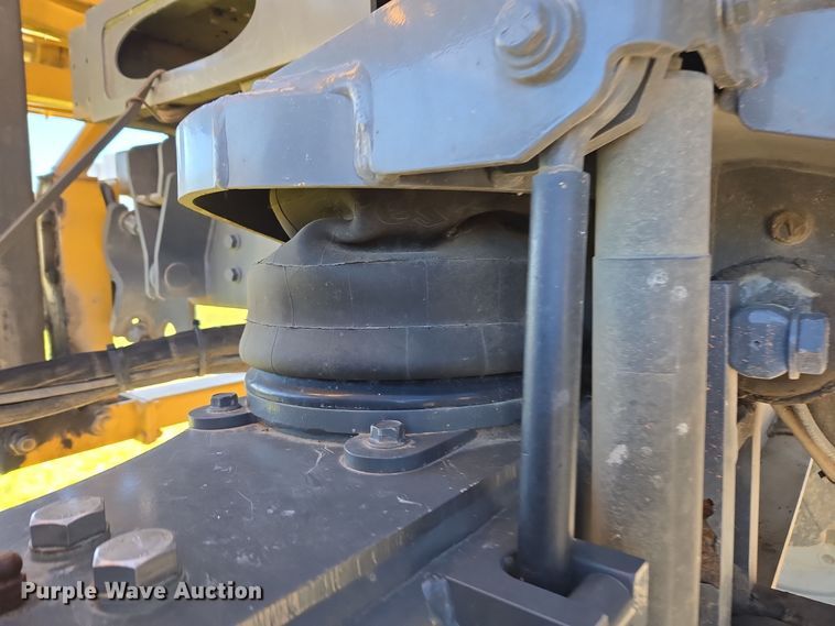 image for item DX1610 2012 AGCO Rogator RG1300  sprayer