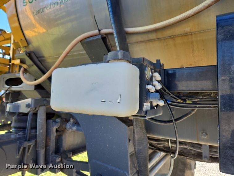 image for item DX1610 2012 AGCO Rogator RG1300  sprayer