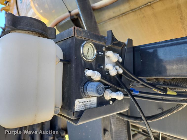 image for item DX1610 2012 AGCO Rogator RG1300  sprayer