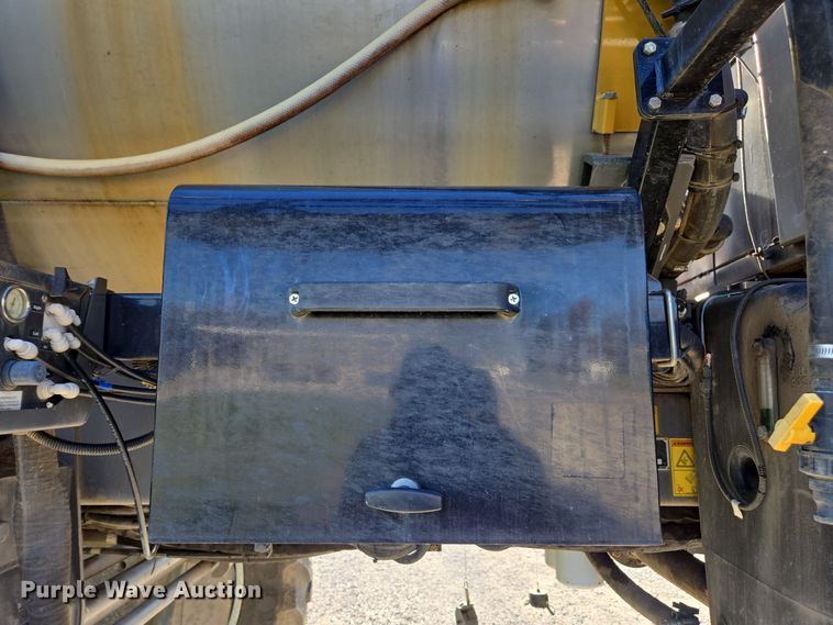 image for item DX1610 2012 AGCO Rogator RG1300  sprayer