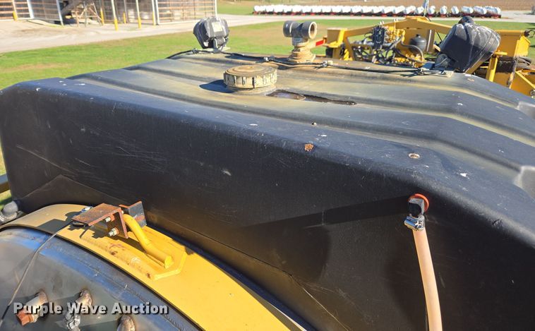 image for item DX1610 2012 AGCO Rogator RG1300  sprayer