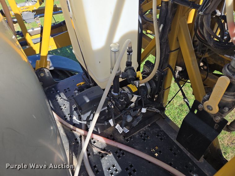 image for item DX1610 2012 AGCO Rogator RG1300  sprayer