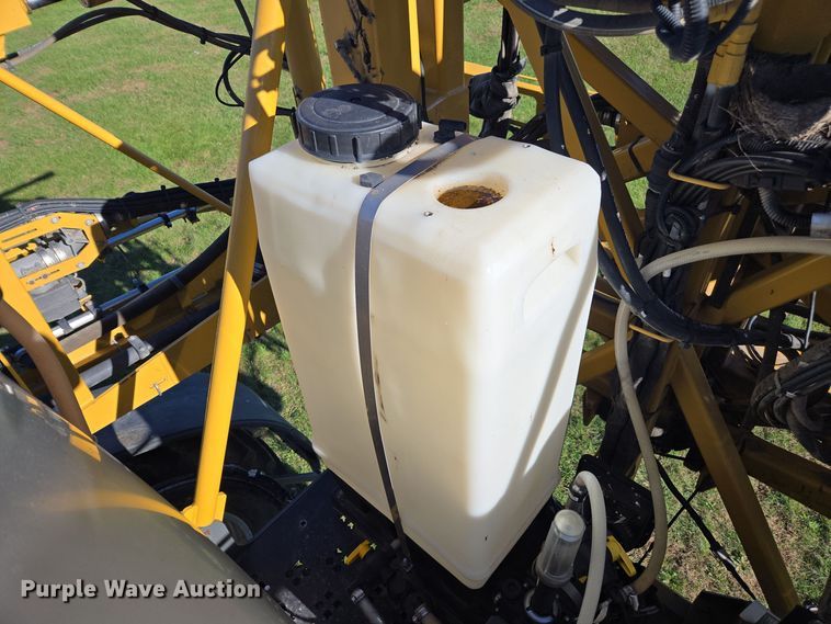 image for item DX1610 2012 AGCO Rogator RG1300  sprayer