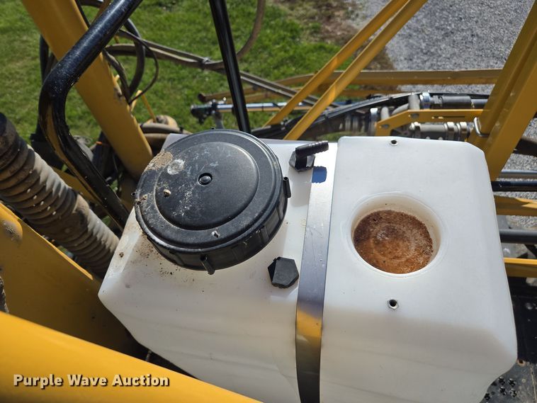 image for item DX1610 2012 AGCO Rogator RG1300  sprayer